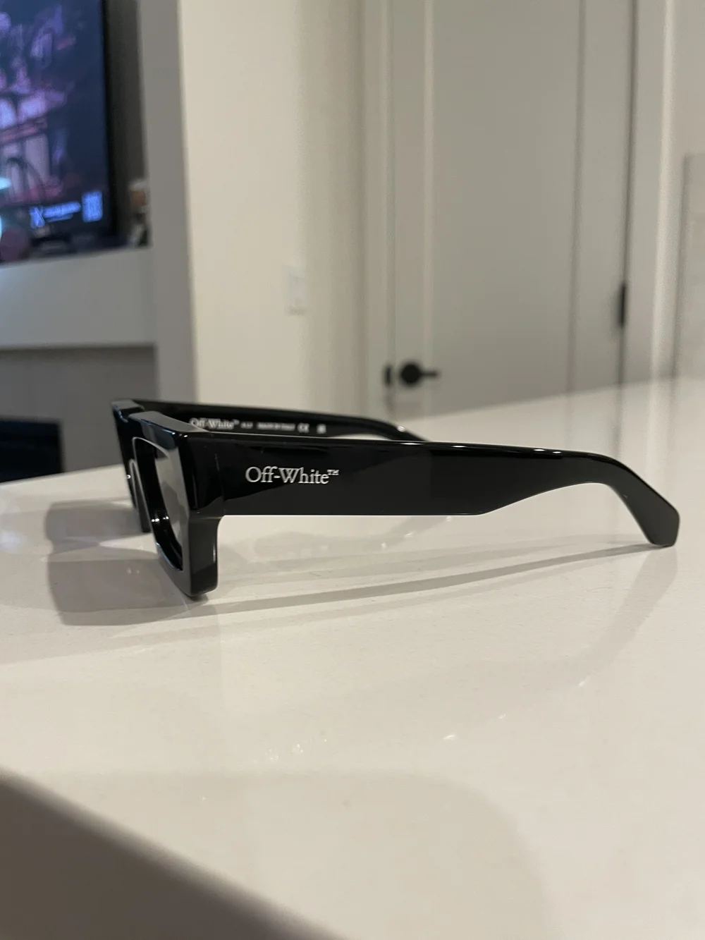 Off-White sharp lines